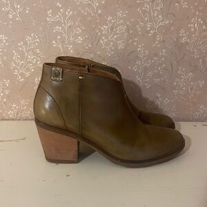 Bussola Ankle Boots With Wood Heel Size 40